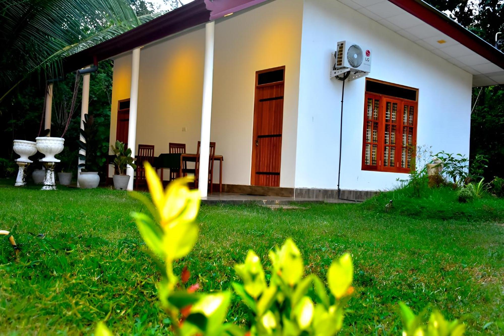 Little Ele Safari Lodge Udawalawe Exterior photo